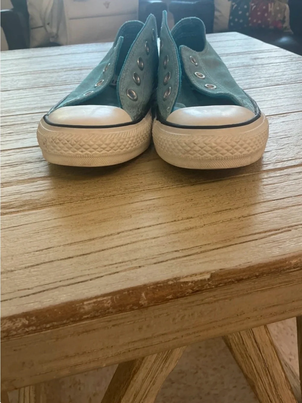 Converse Kids Light Blue Low Top Sneakers, fits a woman size 6.5